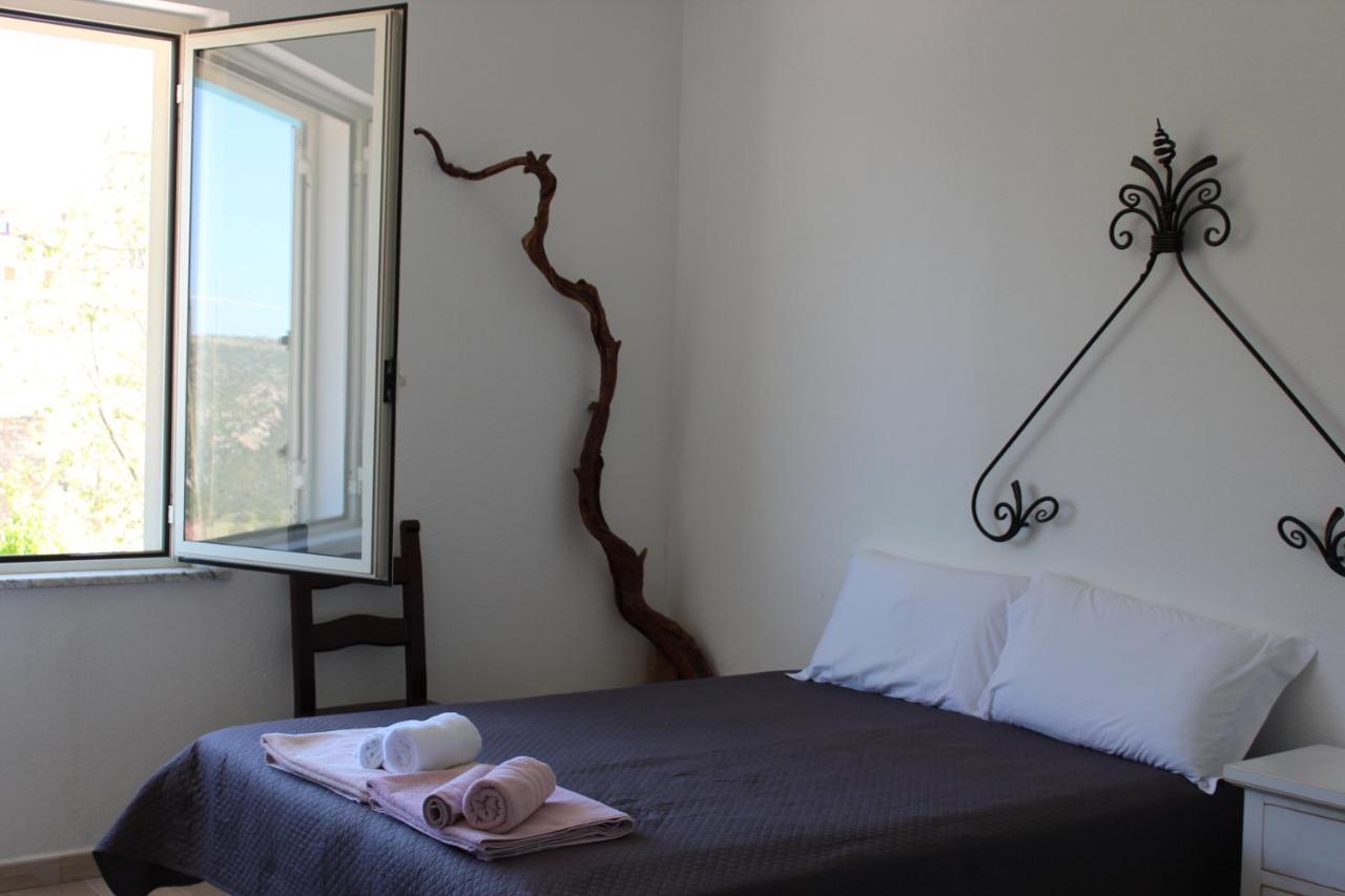 Bed And Breakfast Murales Orgosolo Kültér fotó